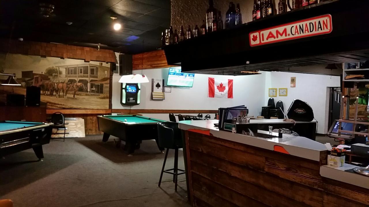 The Home Hotel Boissevain Extérieur photo