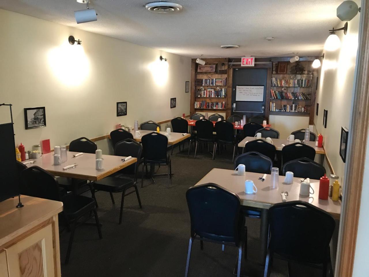 The Home Hotel Boissevain Extérieur photo