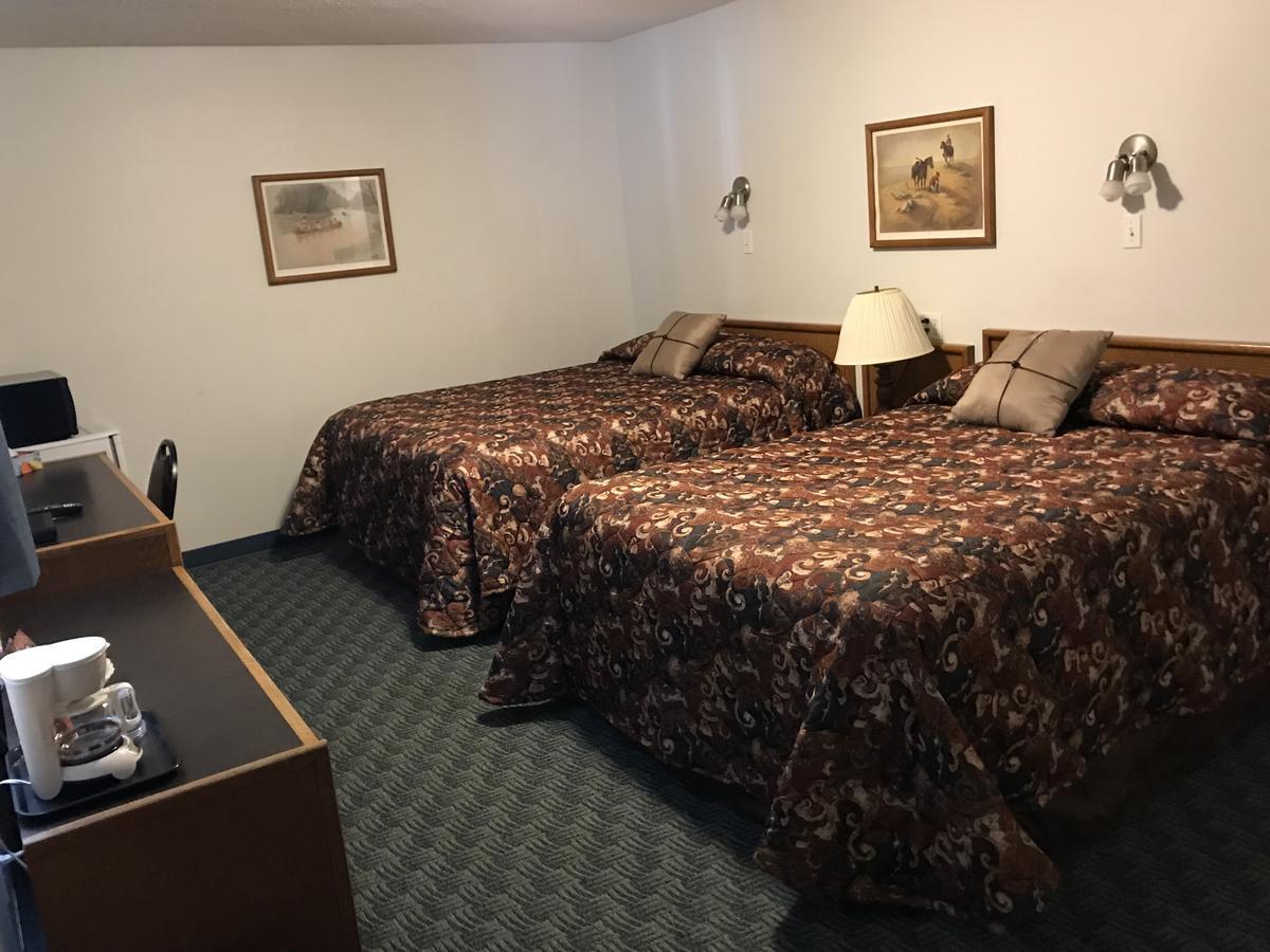 The Home Hotel Boissevain Extérieur photo