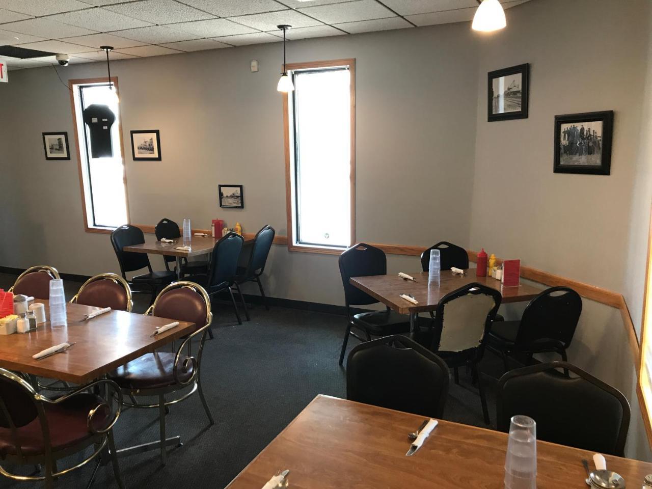 The Home Hotel Boissevain Extérieur photo