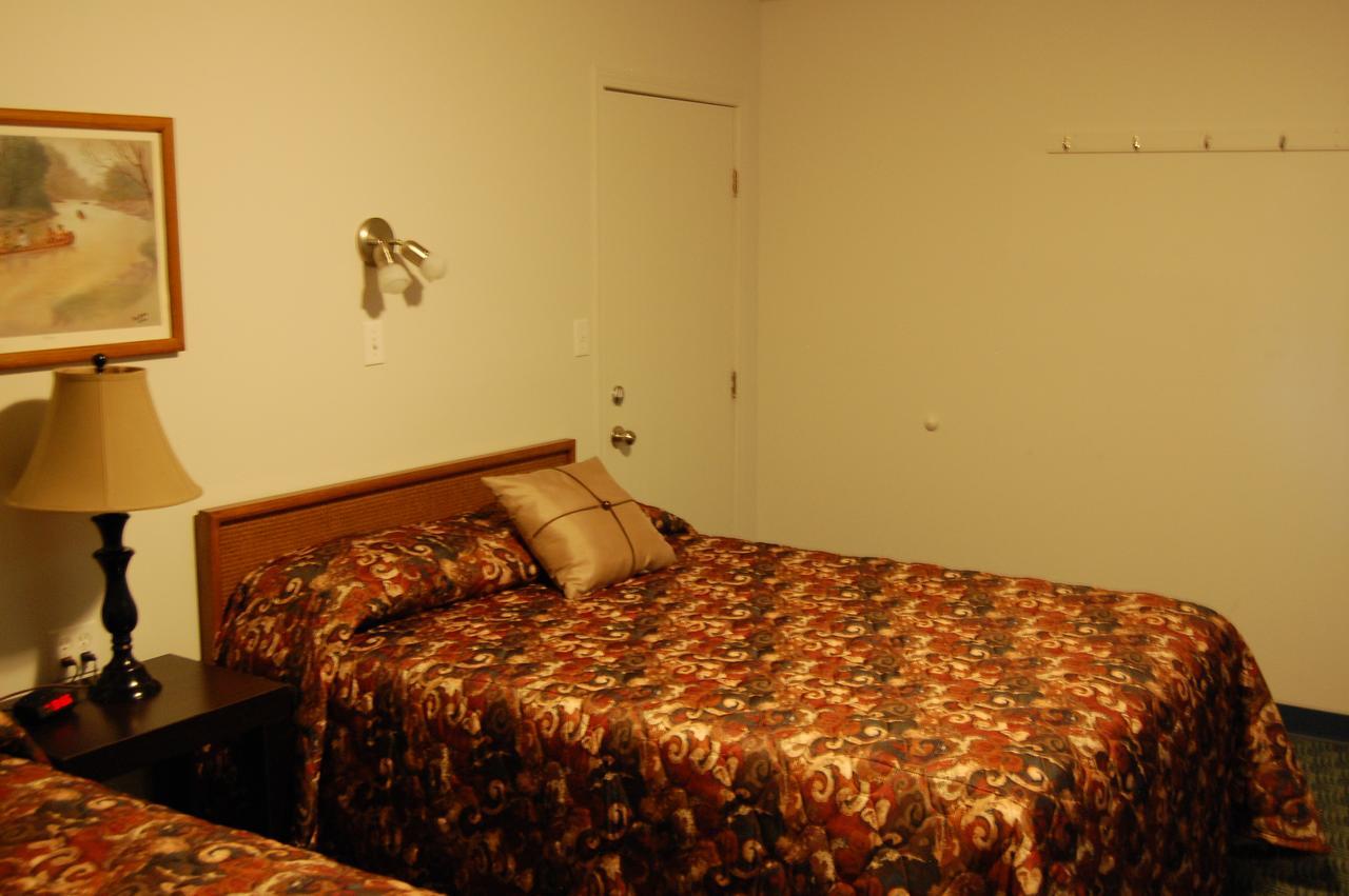 The Home Hotel Boissevain Extérieur photo