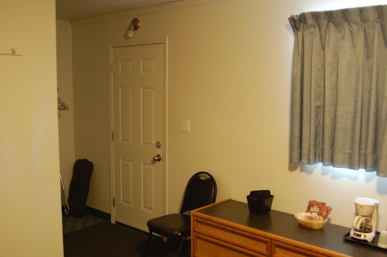 The Home Hotel Boissevain Extérieur photo