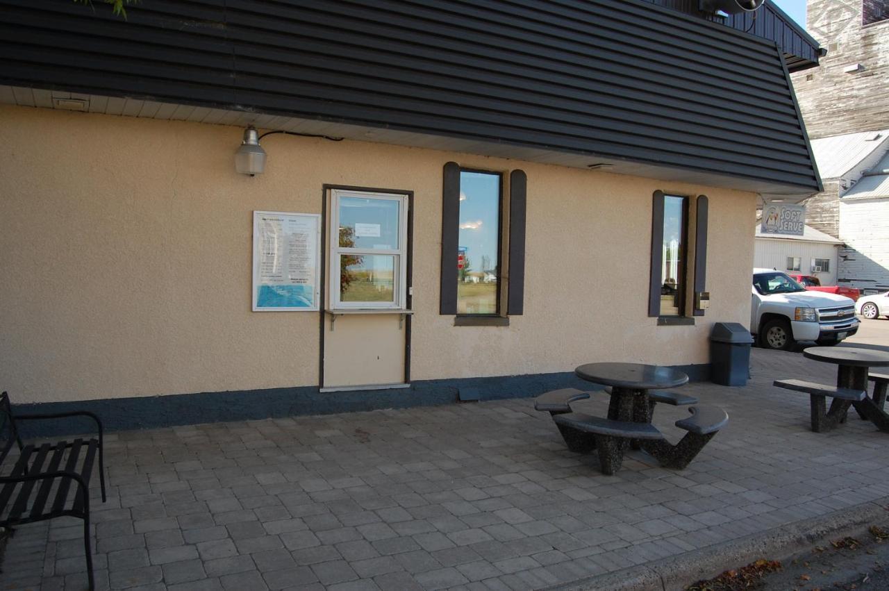The Home Hotel Boissevain Extérieur photo